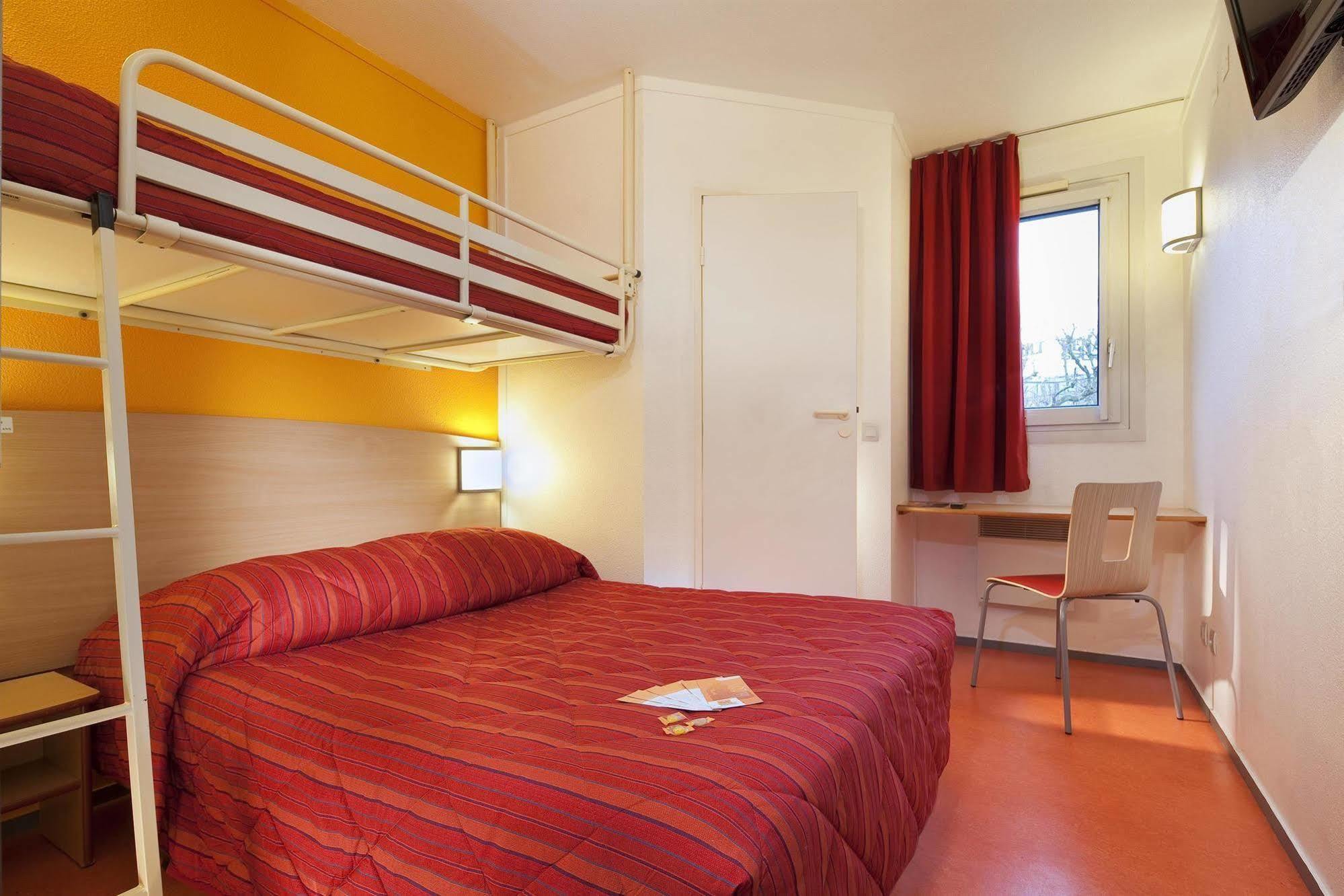 พรีเมียร์ คลาส เล อูลิส กูร์ตาเบิฟ Hotel เลซูว์ลิส ภายนอก รูปภาพ